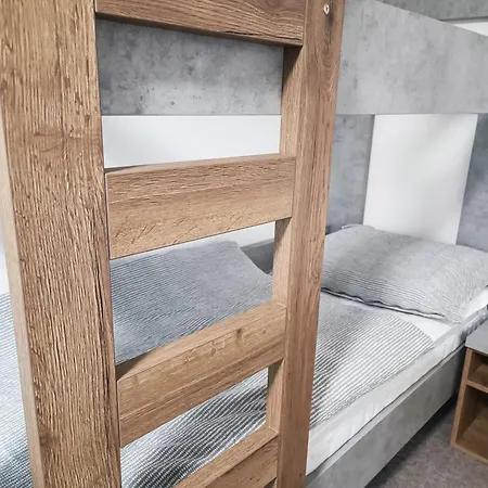 Zborovska 22 A Apartman *